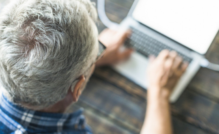 Casi 10.000 personas mayores de 75 años empezaron a usar Internet en Galicia entre 2021 y 2022