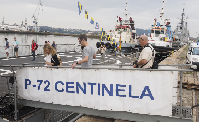 La Armada difunde en Ferrol su labor diaria en la celebración del Día de la Fiesta Nacional