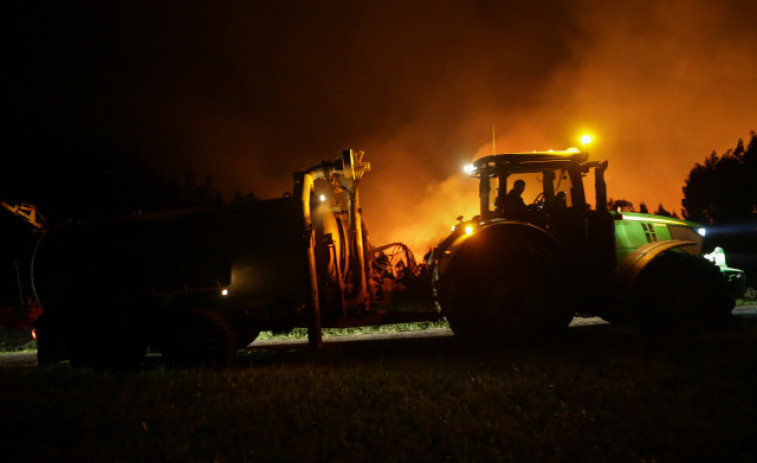 Sigue activo el incendio de Trabada, con situación 2 de alerta y más de 150 hectáreas calcinadas