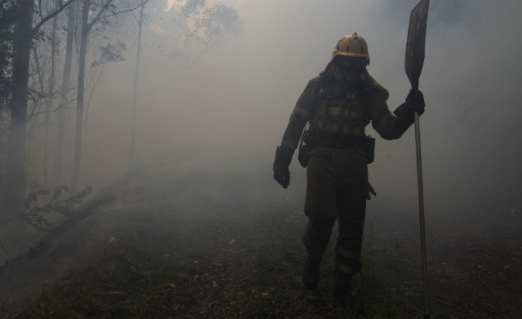 Extinguido el incendio de Trabada tras calcinar más de 2.300 hectáreas