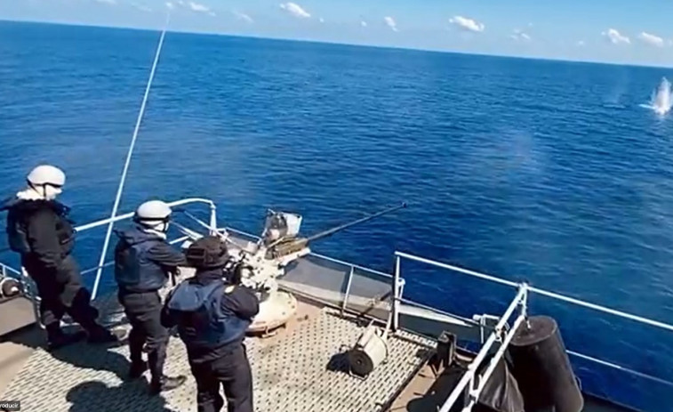 El BAC “Patiño” realiza ejercicios de tiro en su despliegue con la OTAN en el Mediterráneo