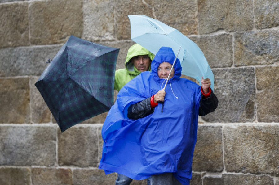 Una tromba de agua provoca inundaciones en las calles de varias ciudades de Galicia