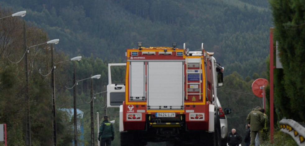 Arde una motobomba en un accidente en Arnoia, Ourense
