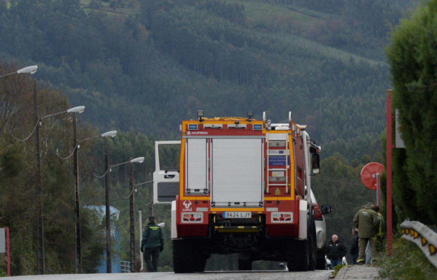 Arde una motobomba en un accidente en Arnoia, Ourense