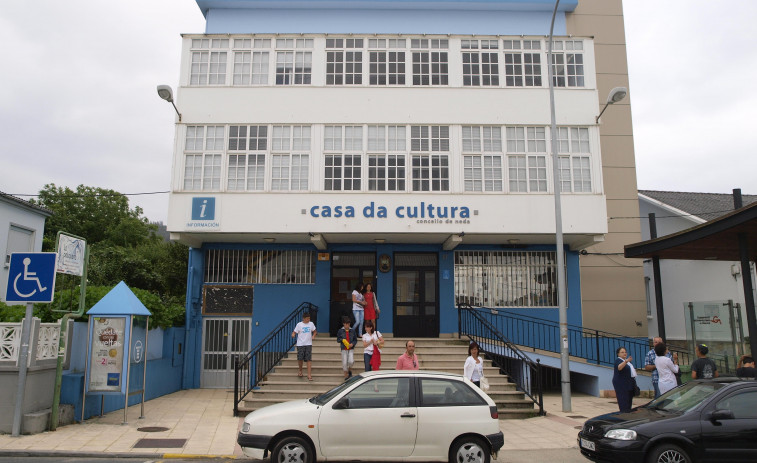 Neda mejorará la cubierta y las ventanas del salón de actos de la Casa da Cultura