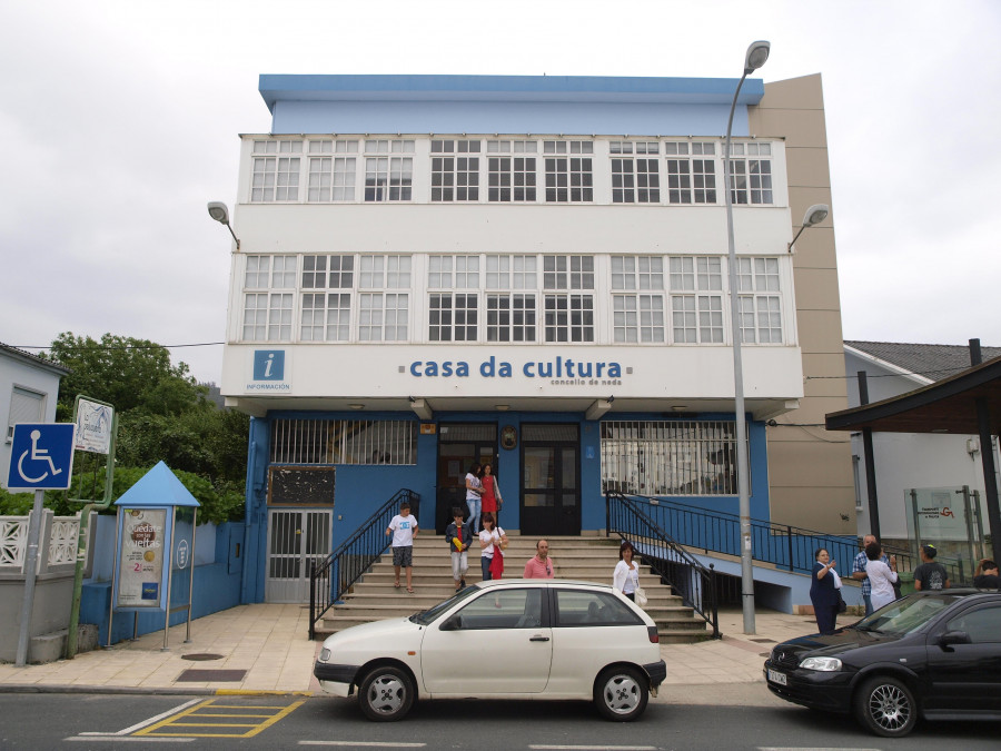 Neda mejorará la cubierta y las ventanas del salón de actos de la Casa da Cultura
