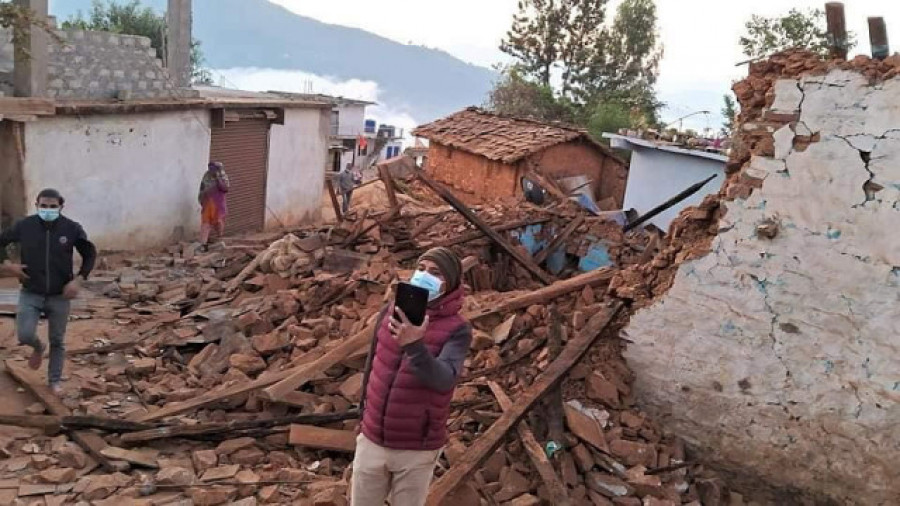 Al menos 132 muertos tras un terremoto de magnitud 6,4 en Nepal