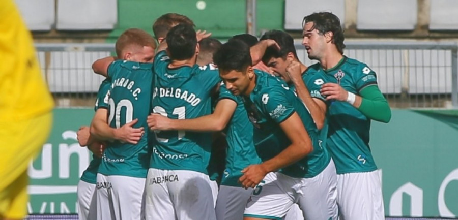 Racing de Ferrol-Burgos, la cara y la cruz se enfrentan en A Malata