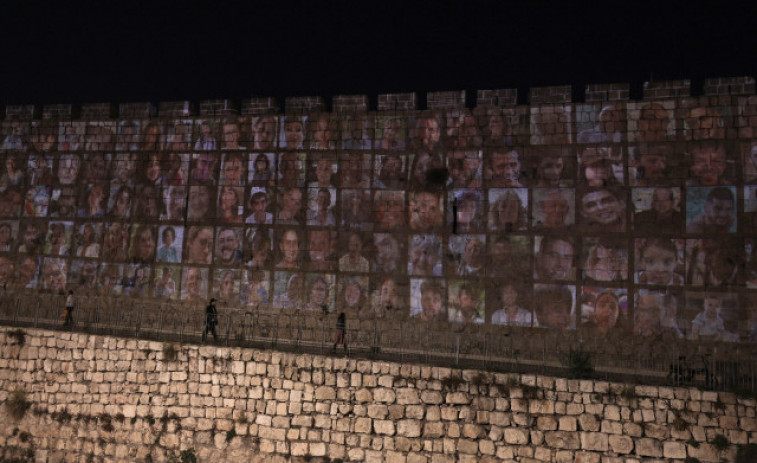 Mil velas en el Muro de las Lamentaciones un mes después del ataque de Hamás