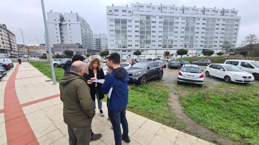 Críticas del PSOE de Narón por el cierre del aparcamiento del centro de salud, pese a estar acabado