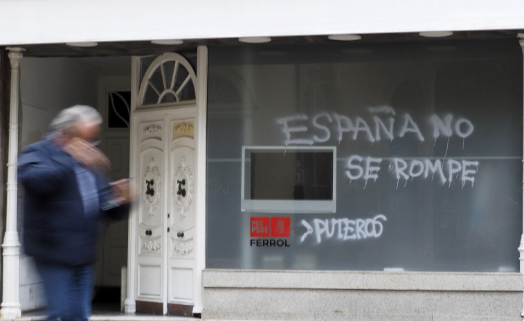 Condena generalizada por los actos vandálicos contra la sede del PSOE del Ferrol