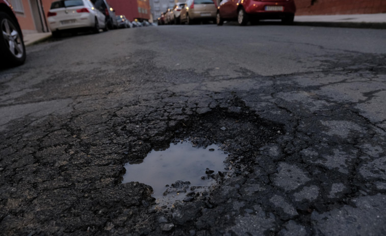 Críticas del BNG de Narón por el mal estado de conservación de la calle Areosa, en Freixeiro