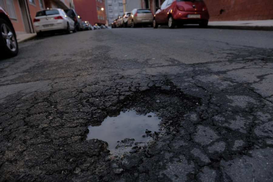 Críticas del BNG de Narón por el mal estado de conservación de la calle Areosa, en Freixeiro