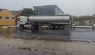 Cariño reparte agua entre sus vecinos tras verse obligado a restringir nuevamente su uso