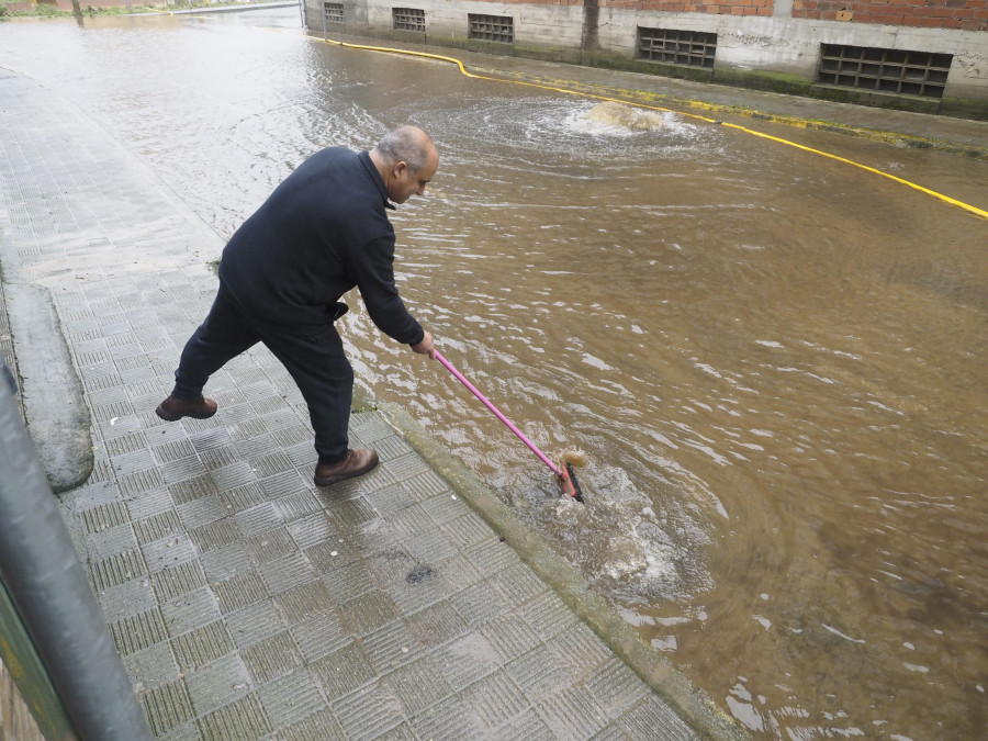 Las fuertes lluvias dejan decenas de inundaciones por toda Ferrolterra