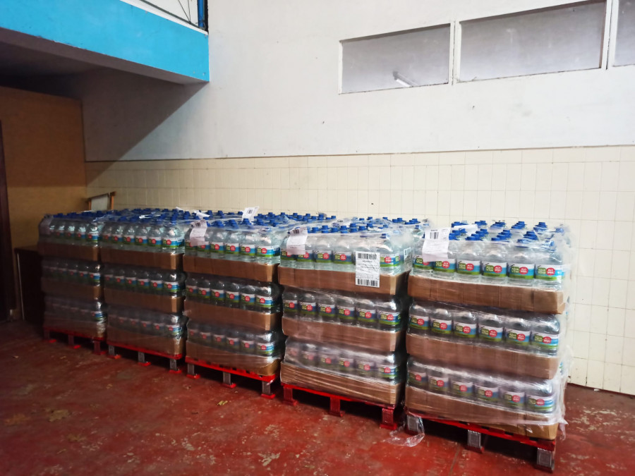 Cariño suministra más de 21.000 litros de agua a sus vecinos