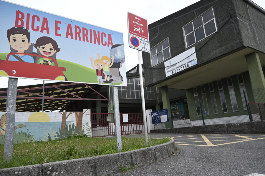 Acougo divulga a realidade das familias acolledoras coa lectura dun texto no CEIP A Gándara