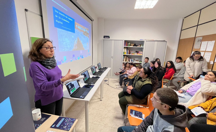 La Fundación Secretariado Gitano de Ferrol abre un aula informática para reducir la brecha digital
