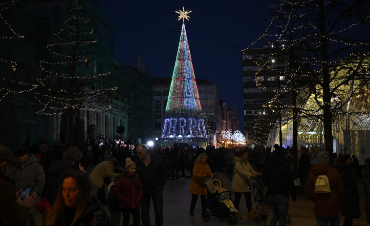 La Navidad se encenderá en Ferrol para que brille en el puente de la Constitución