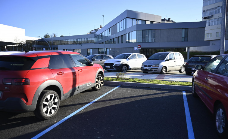 El nuevo centro de salud de Narón ya dispone de cerca de 180 plazas de estacionamiento