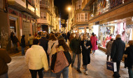La ciudad naval se echa a la calle para arropar al comercio en la última edición de la Fashion Night