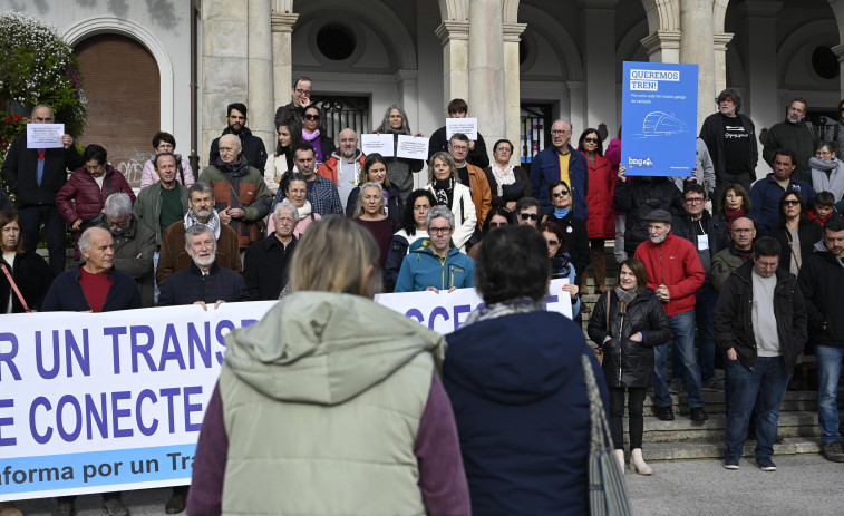 Distintos colectivos, unidos en Ferrol por la demanda de un transporte digno