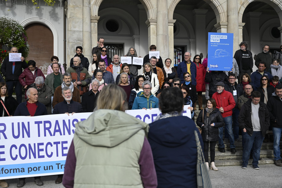 Distintos colectivos, unidos en Ferrol por la demanda de un transporte digno