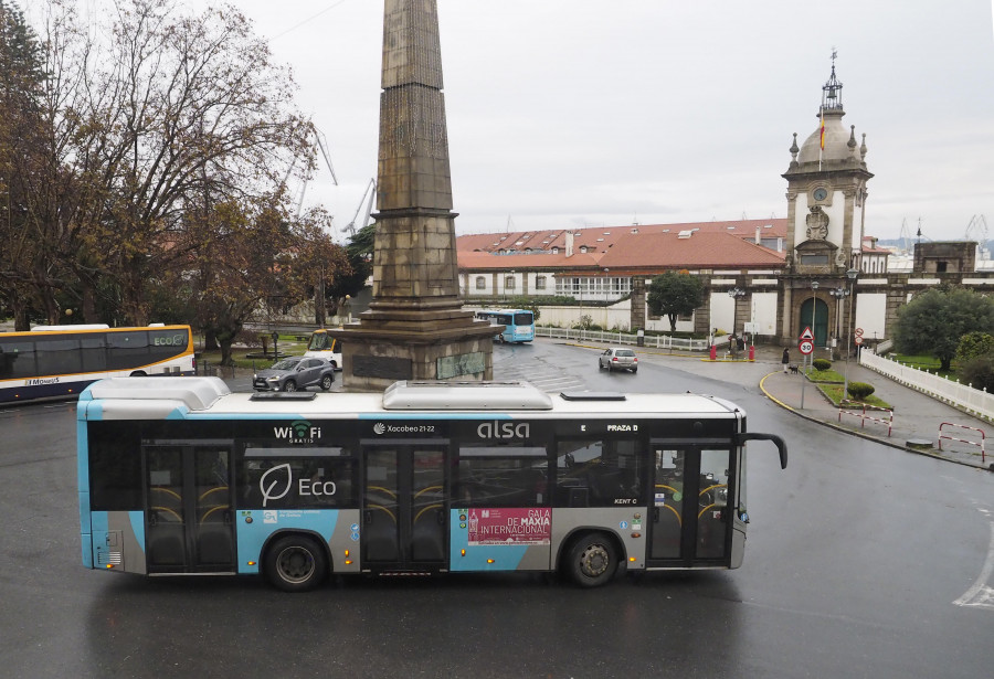 Las obras del centro de Ferrol imposibilitan cumplir horarios en los buses urbanos
