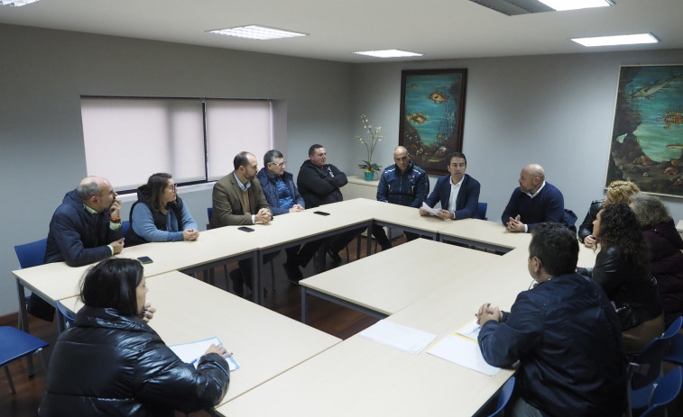 La Cofradía de Pescadores de Pontedeume traslada sus inquietudes al titular de Mar