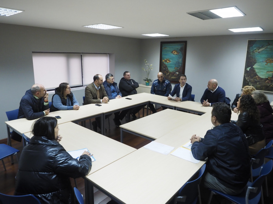 La Cofradía de Pescadores de Pontedeume traslada sus inquietudes al titular de Mar