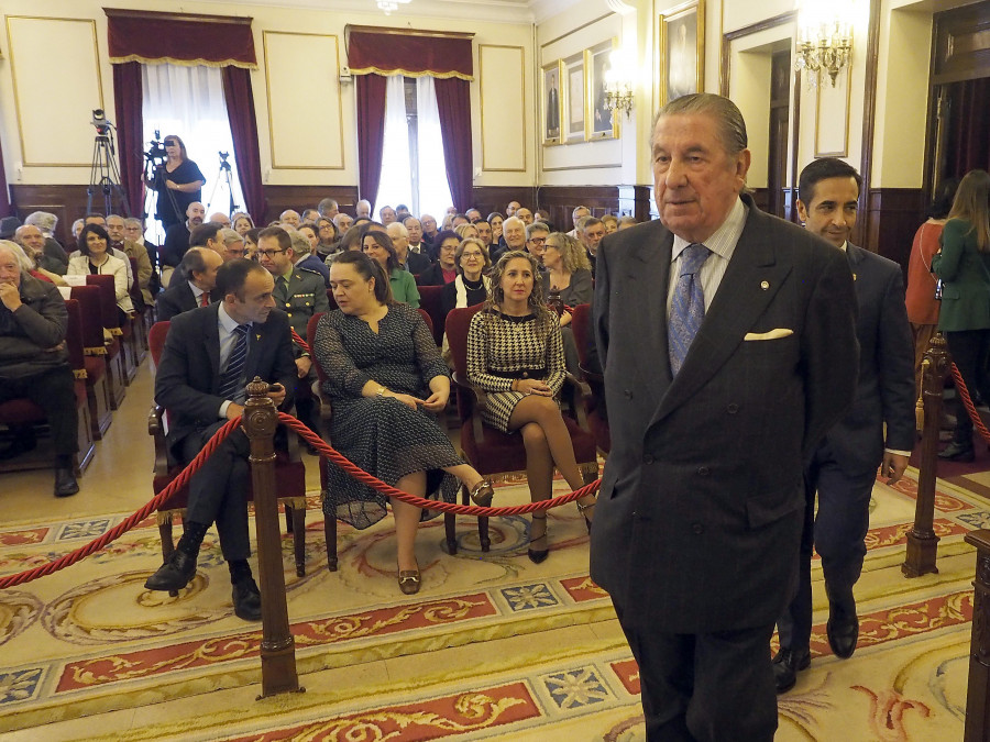 Francisco Vázquez apeló en Ferrol a mantener los tres pilares de la Constitución: "Reconciliación, reforma y consenso"