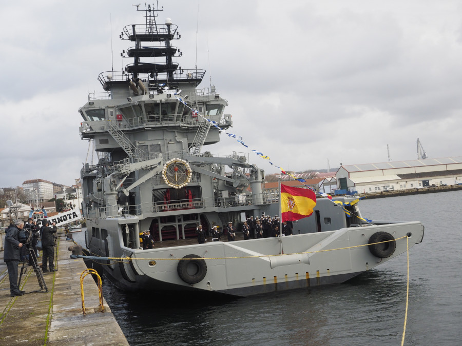 El buque “Cadena 4” pasa a ser propiedad  de la Armada y será transformado en Ferrol