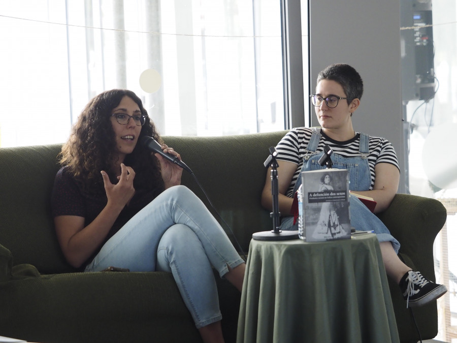 El centro cívico acoge este sábado la iniciativa “Canido entre libros"