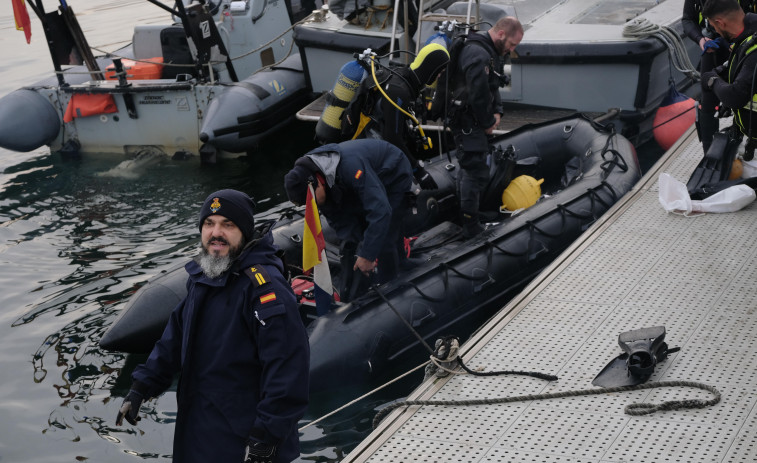 Medio centenar de submarinistas se lanzaron al agua para limpiar los fondos de la ría de Ferrol