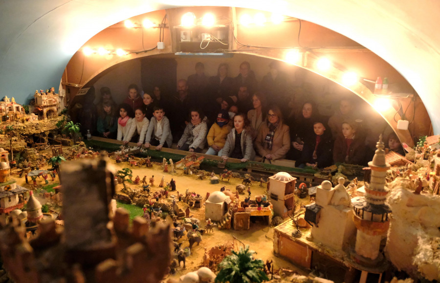 Los belenes de Ferrol se llenan de visitantes en un día de inauguraciones y ambiente navideño