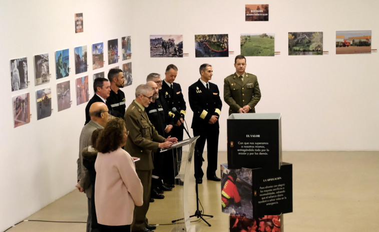 La Unidad Militar de Emergencias enseña su trabajo con una exposición de fotos en el Torrente