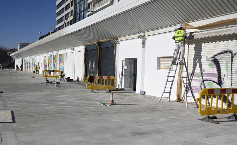 El parque infantil y las farolas, últimos flecos para concluir la plaza del mercado de Ferrol