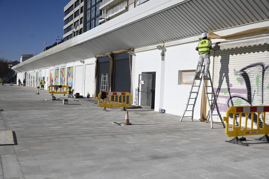 El parque infantil y las farolas, últimos flecos para concluir la plaza del mercado de Ferrol