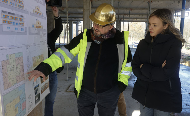 Fabiola García visita las obras de la residencia de la Asociación Salud Mental Ferrol, Eume y Ortegal