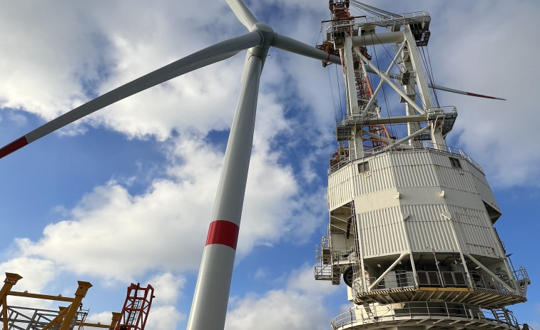 Iberdrola celebra la instalación del último generador de Saint-Brieuc