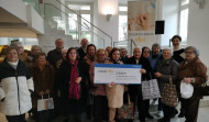 El mercado navideño de los socios de Espazo +60 suma 2.500 euros para la Cocina Económica
