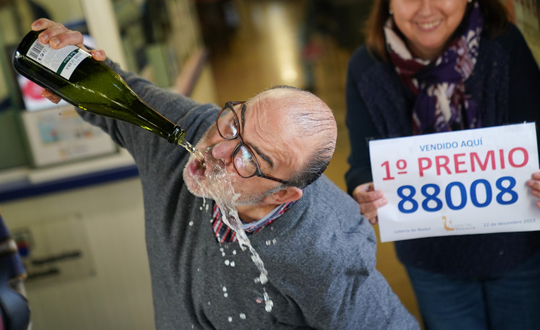 Casi una veintena de localidades gallegas vendieron el 88008, el Gordo de Navidad