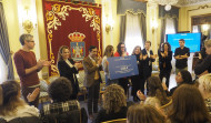 Las asociaciones Teima Ferrol y Djouma recibieron en el Concello de Ferrol el Premio Solidario