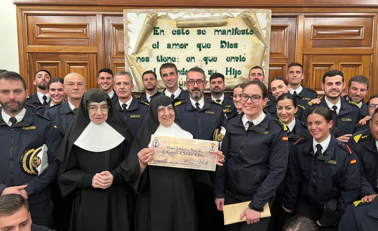 Kilos de solidaridad desde la escuela naval de A Graña