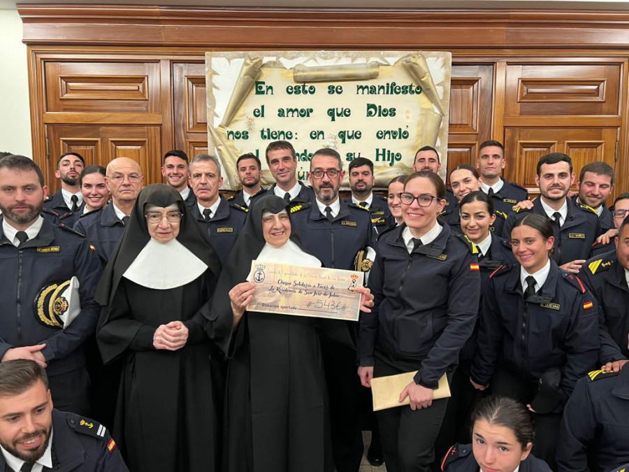 Kilos de solidaridad desde la escuela naval de A Graña