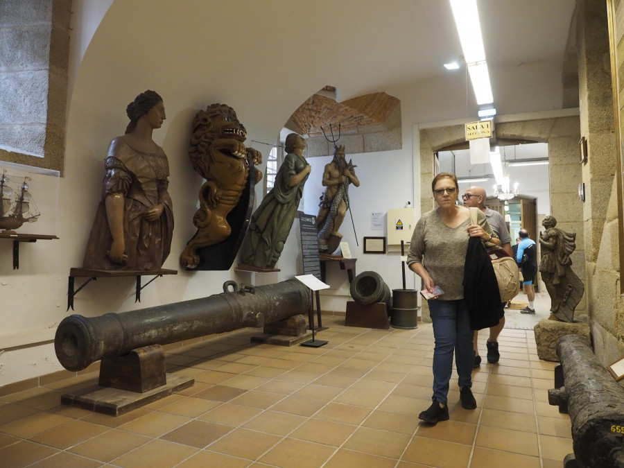Noche ilustrada en el museo naval de Ferrol