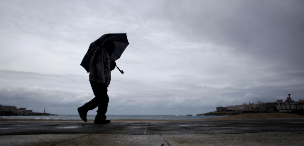 Cielos nublados y lluvias ocasionales este lunes en Galicia