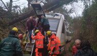 Un árbol caído obliga a evacuar en O Vicedo el tren Ferrol-Oviedo