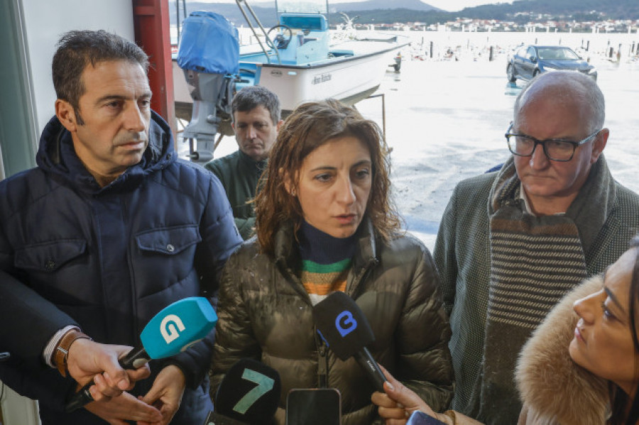 La Xunta activa el plan anticontaminación por la aparición de pellets en las playas gallegas
