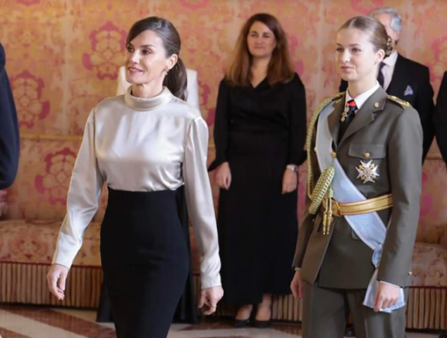 La Reina Letizia vuelve a confiar en la firma coruñesa Boüret